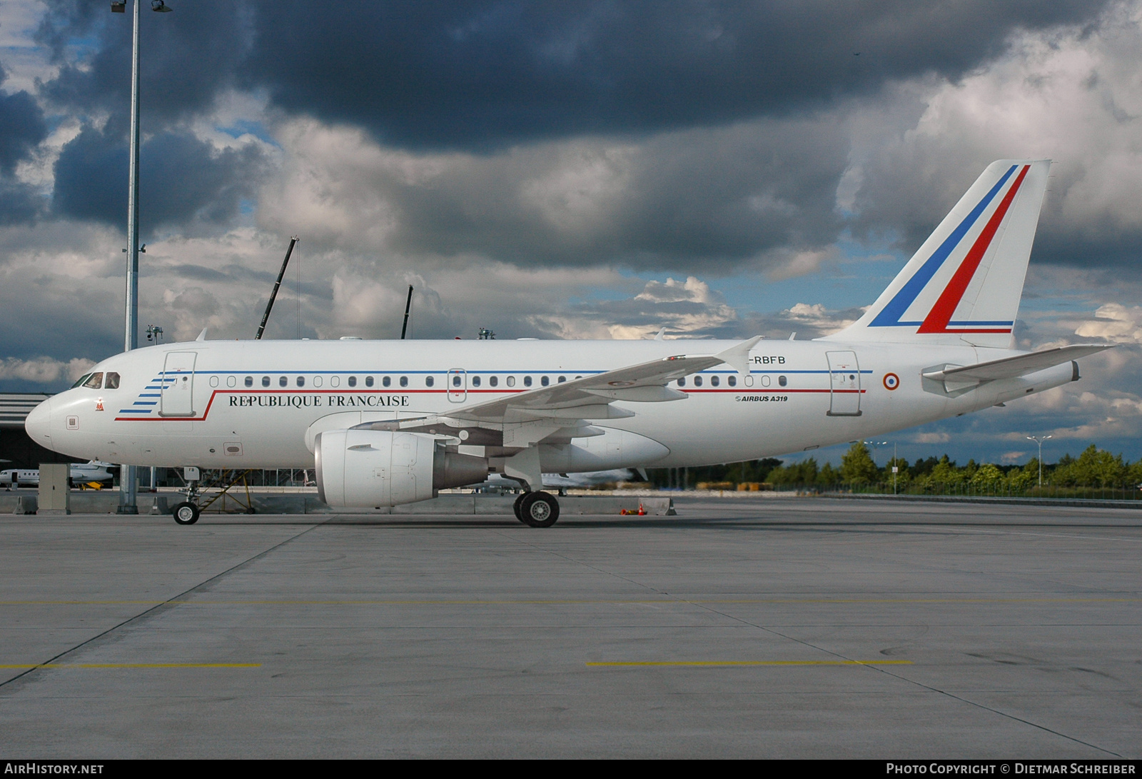 Aircraft Photo of 1556 | Airbus ACJ319 (A319-115/CJ) | France - Air Force | AirHistory.net #790571