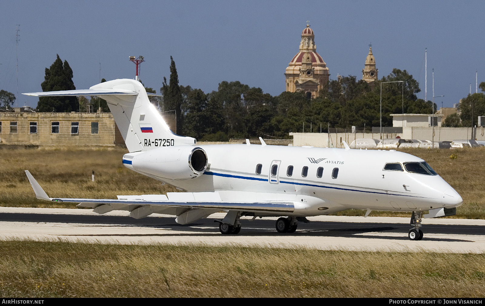 Aircraft Photo of RA-67250 | Bombardier Challenger 300 (BD-100-1A10) | Aviatis | AirHistory.net #790692