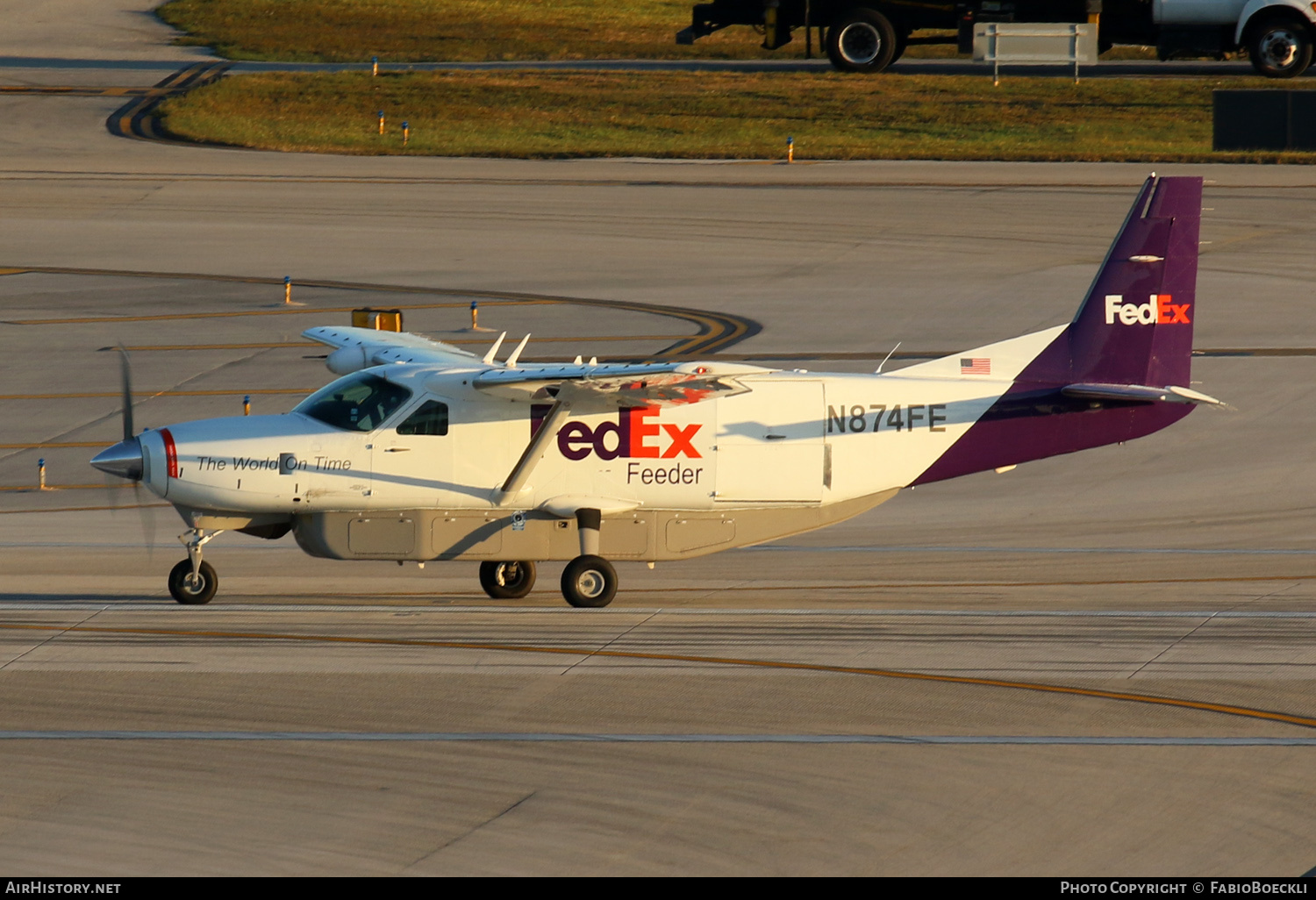 Aircraft Photo of N874FE | Cessna 208B Super Cargomaster | FedEx Feeder | AirHistory.net #790697