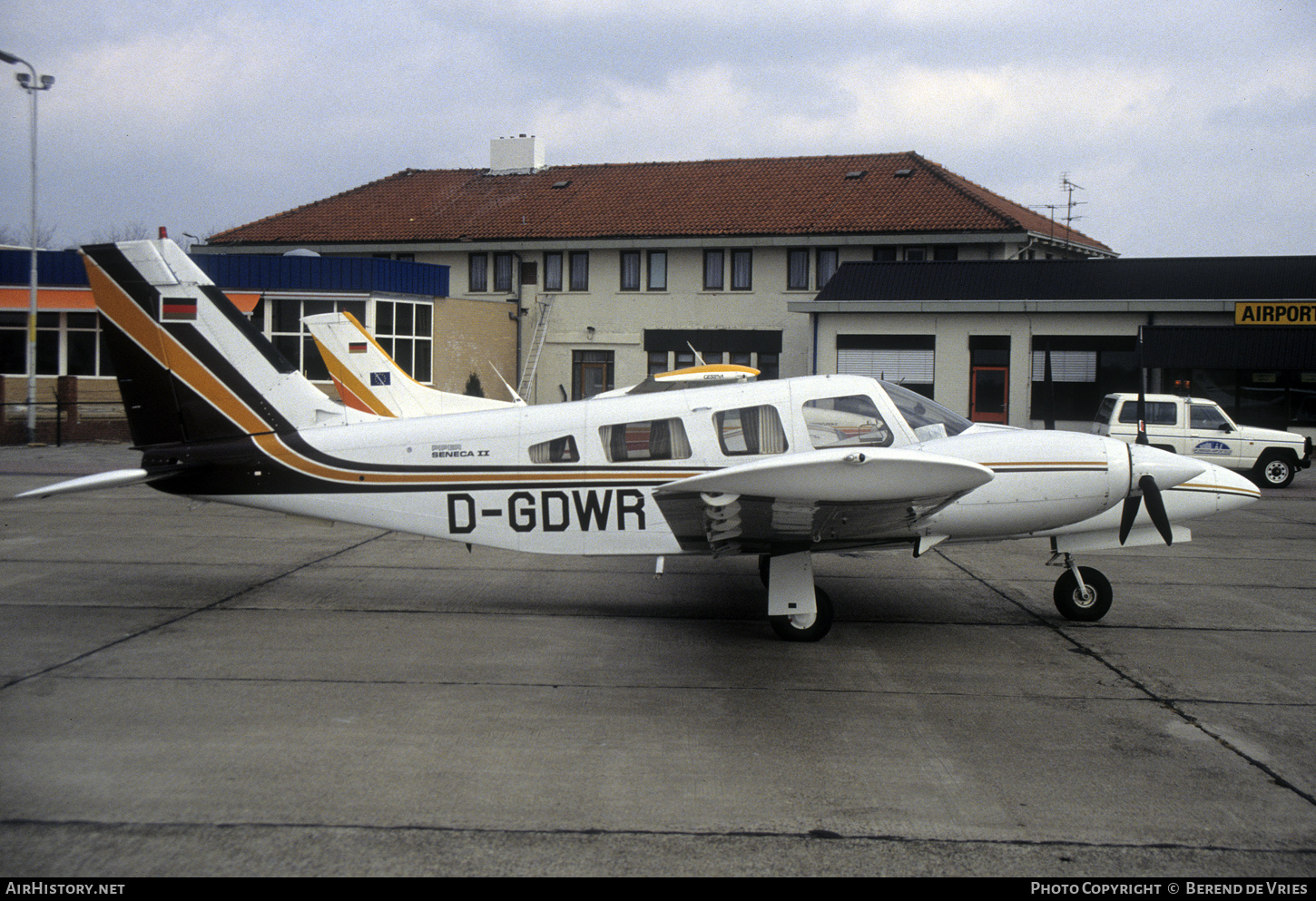 Aircraft Photo of D-GDWR | Piper PA-34-200T Seneca II | AirHistory.net #790913