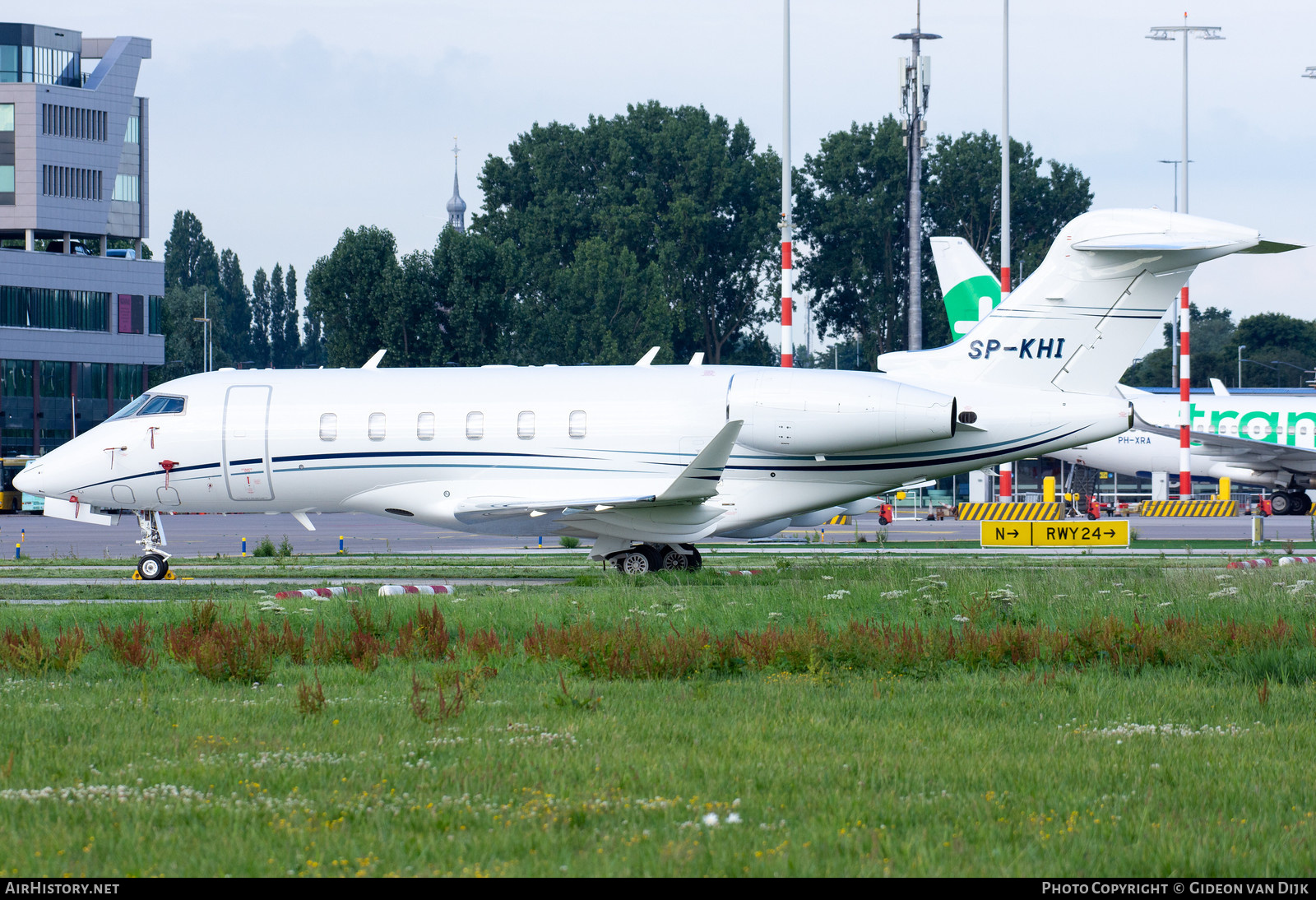 Aircraft Photo of SP-KHI | Bombardier Challenger 350 (BD-100-1A10) | AirHistory.net #791254