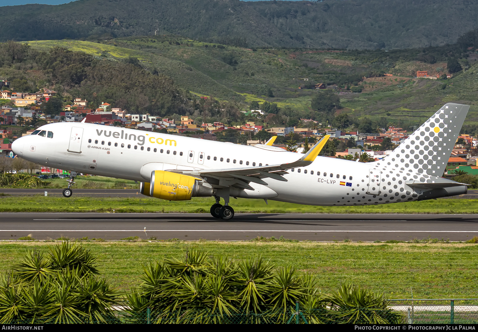 Aircraft Photo of EC-LVP | Airbus A320-214 | Vueling Airlines | AirHistory.net #791525