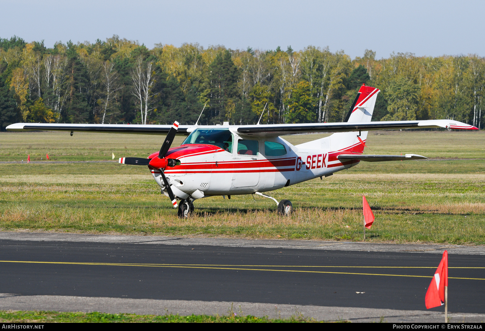 Aircraft Photo of G-SEEK | Cessna T210N Turbo Centurion | AirHistory.net #791898