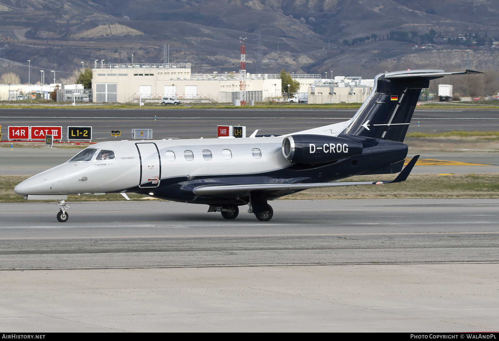 Aircraft Photo of D-CROG | Embraer EMB-505 Phenom 300E | VistaJet | AirHistory.net #792126
