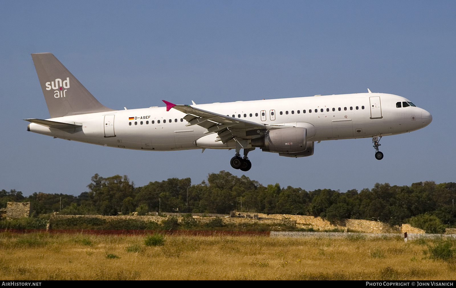 Aircraft Photo of D-ASEF | Airbus A320-214 | Sundair | AirHistory.net #792394