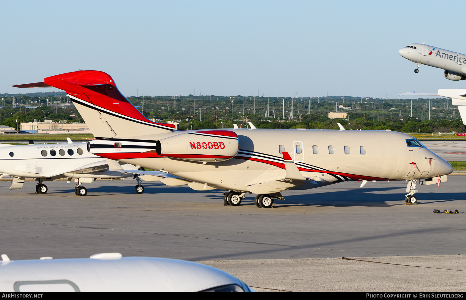 Aircraft Photo of N800BD | Bombardier Challenger 300 (BD-100-1A10) | AirHistory.net #792524