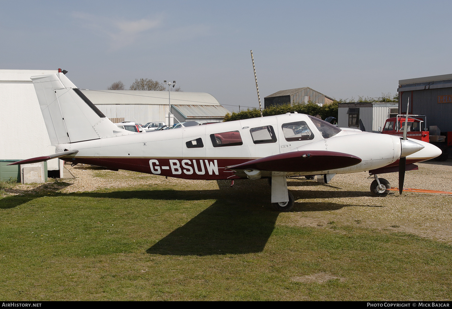 Aircraft Photo of G-BSUW | Piper PA-34-200T Seneca II | AirHistory.net #792860