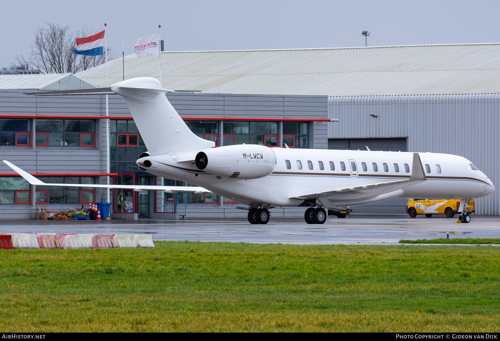 Aircraft Photo of M-LWCW | Bombardier Global 7500 (BD-700-2A12) | AirHistory.net #793339