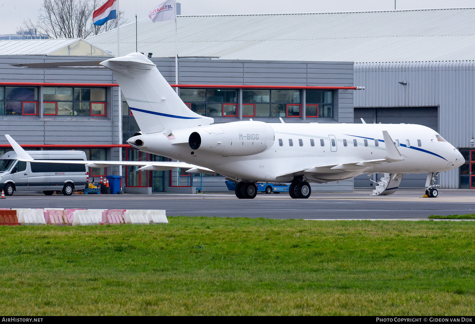 Aircraft Photo of M-BIGG | Bombardier Global 5000 (BD-700-1A11) | AirHistory.net #793341