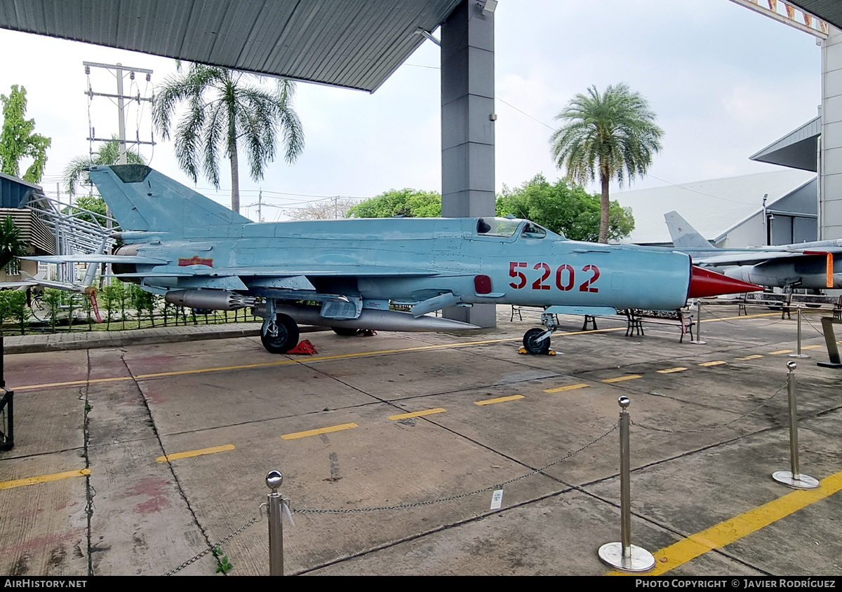 Aircraft Photo of 5202 | Mikoyan-Gurevich MiG-21bis | Vietnam - Air Force | AirHistory.net #793394