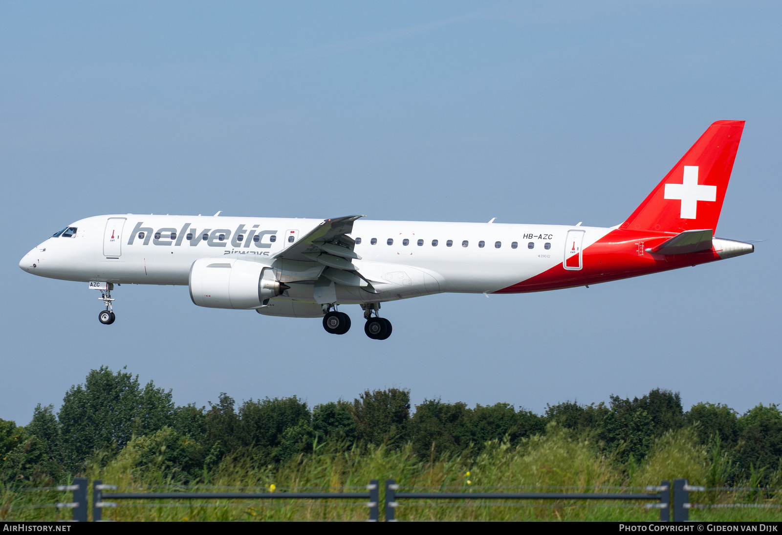 Aircraft Photo of HB-AZC | Embraer 190-E2 (ERJ-190-300) | Helvetic Airways | AirHistory.net #793581