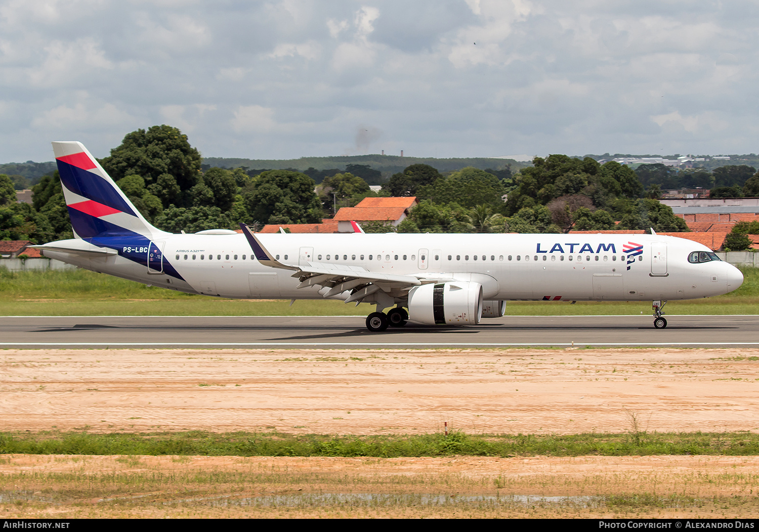 Aircraft Photo of PS-LBC | Airbus A321-271NX | LATAM Airlines | AirHistory.net #794033