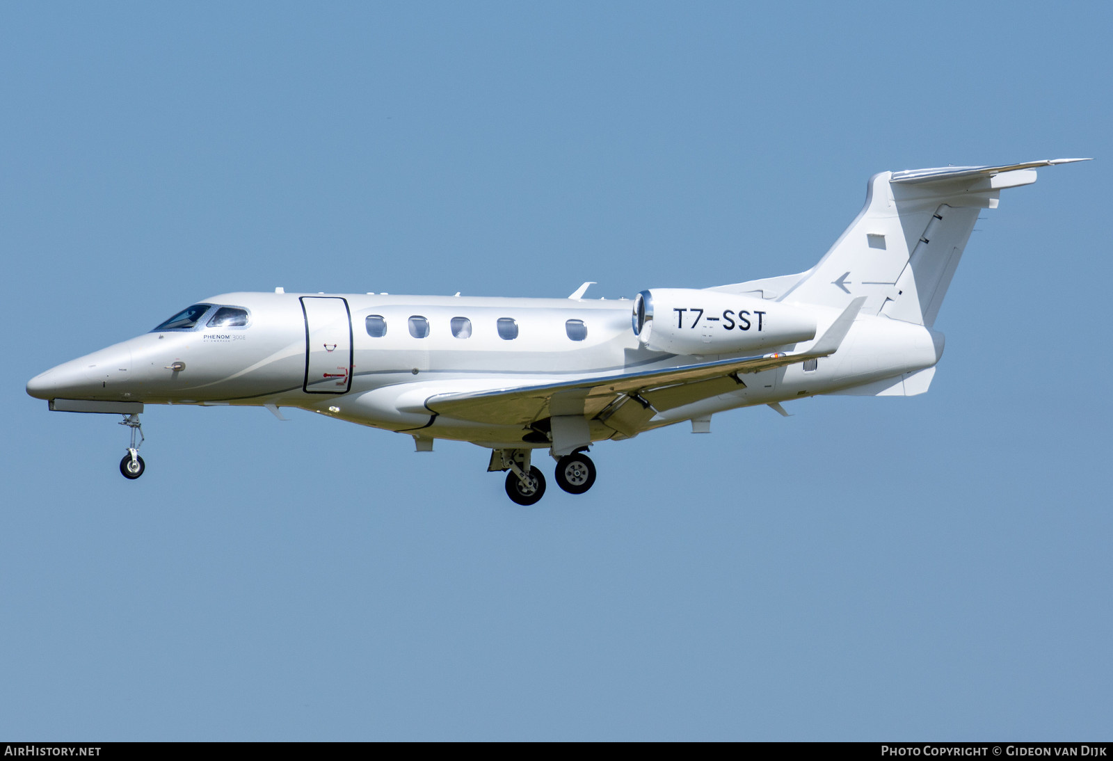 Aircraft Photo of T7-SST | Embraer EMB-505 Phenom 300E | AirHistory.net #794082