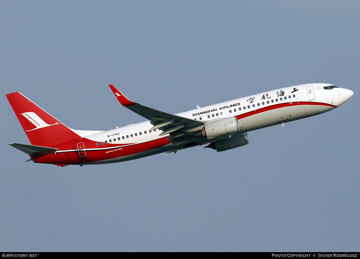 Aircraft Photo of B-1742 | Boeing 737-86D | Shanghai Airlines | AirHistory.net #794144
