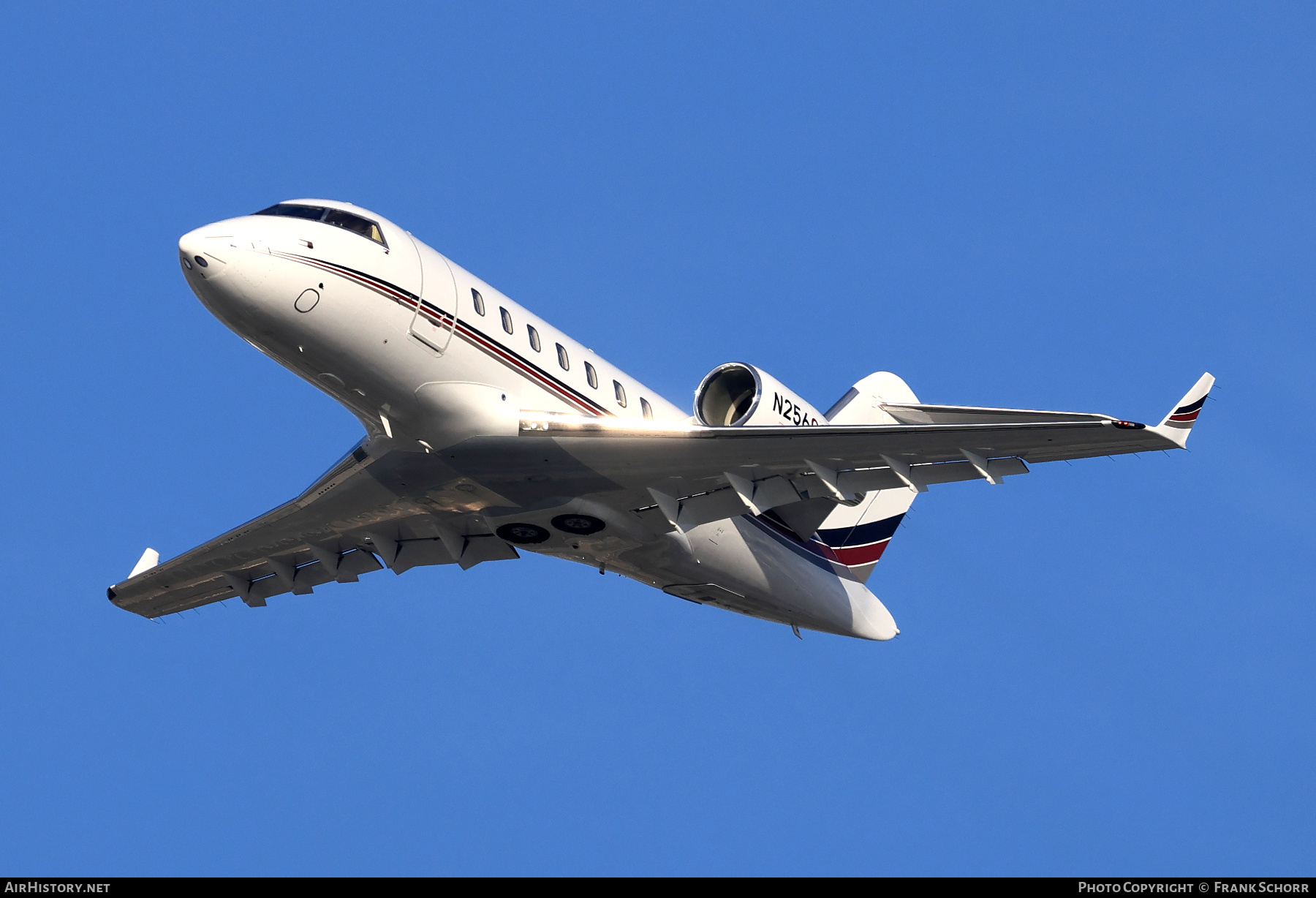 Aircraft Photo of N256QS | Bombardier Challenger 605 (CL-600-2B16) | AirHistory.net #794159