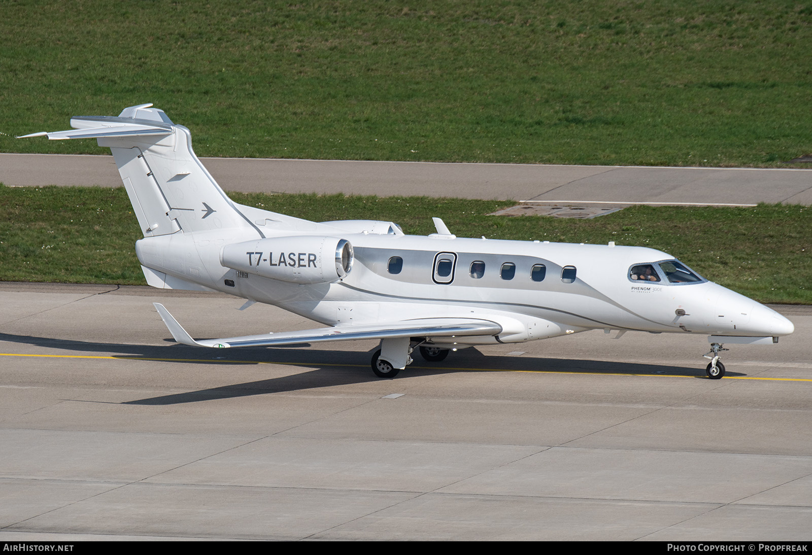 Aircraft Photo of T7-LASER | Embraer EMB-505 Phenom 300 | AirHistory.net #794317