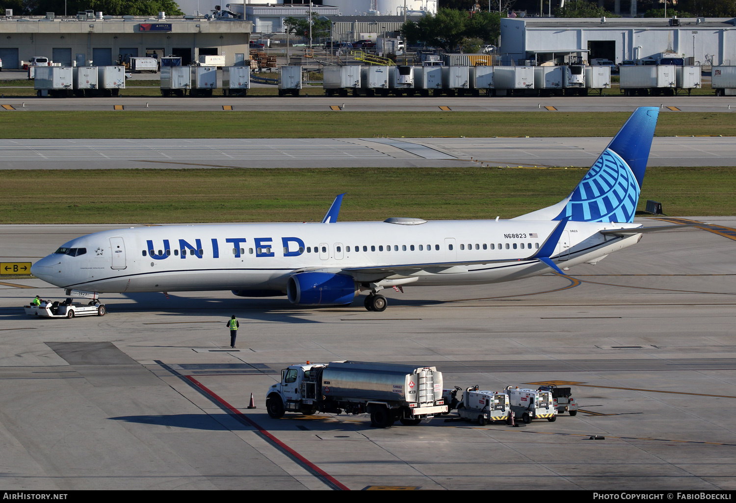 Aircraft Photo of N68823 | Boeing 737-924/ER | United Airlines | AirHistory.net #794334