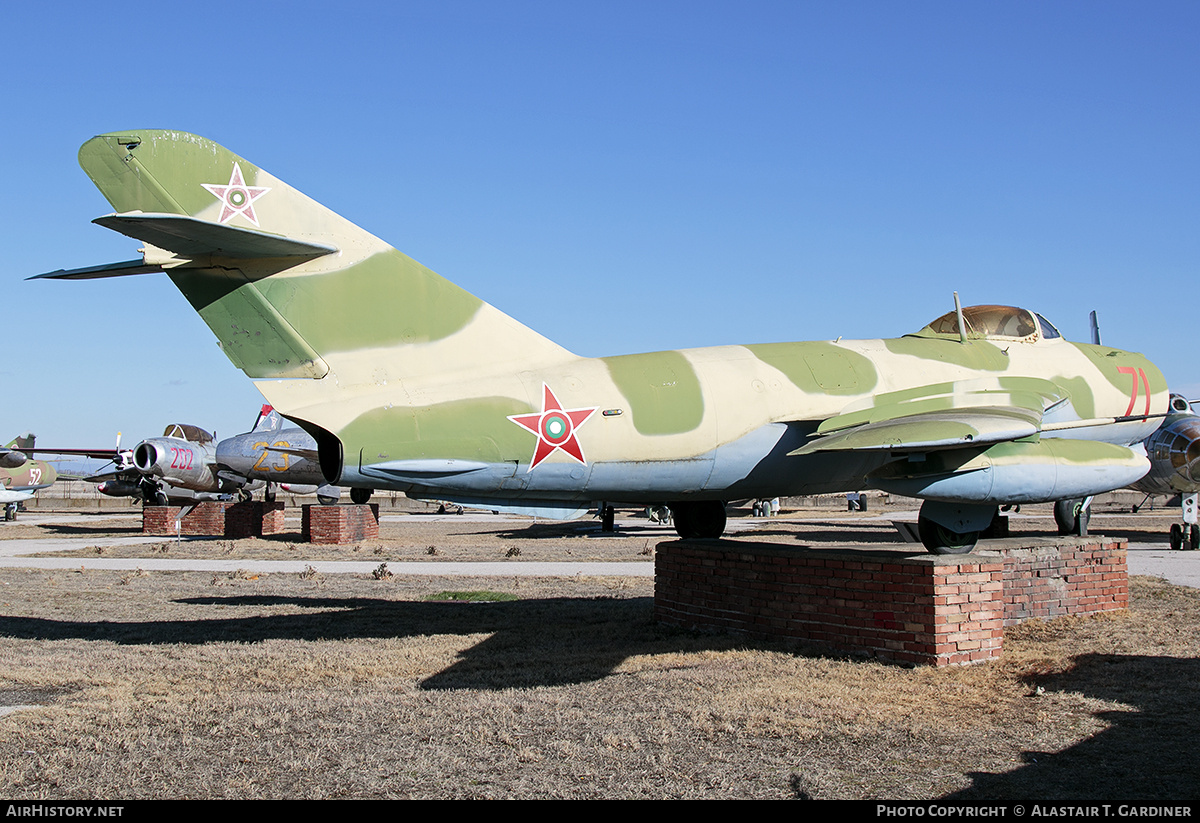 Aircraft Photo of 71 | Mikoyan-Gurevich MiG-17F | Bulgaria - Air Force | AirHistory.net #794564