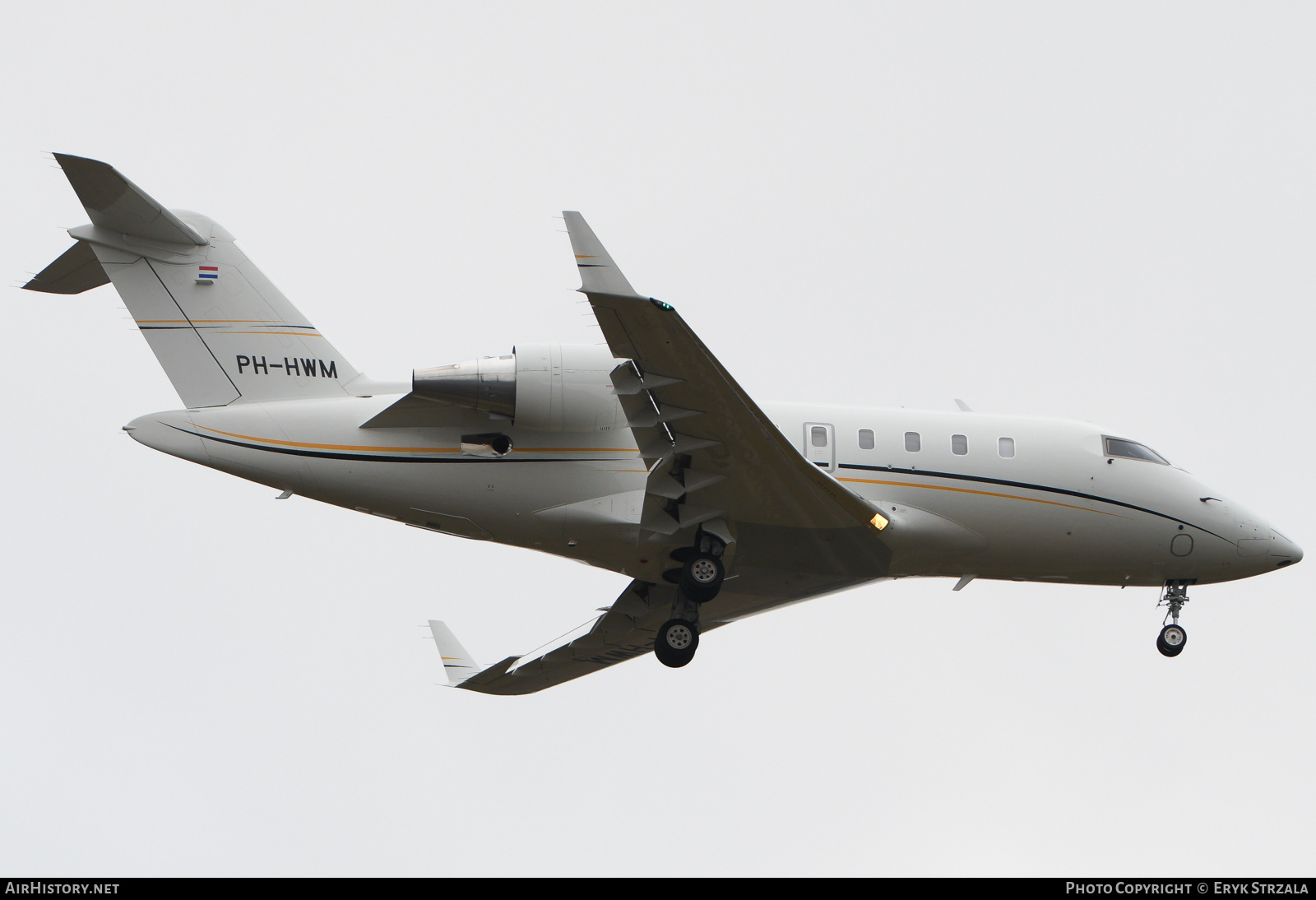 Aircraft Photo of PH-HWM | Bombardier Challenger 605 (CL-600-2B16) | AirHistory.net #795236