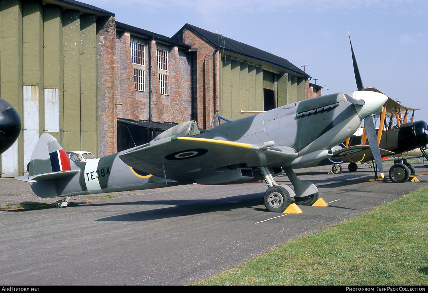 Aircraft Photo of TE384 | Supermarine 361 Spitfire LF16E | UK - Air Force | AirHistory.net #795411
