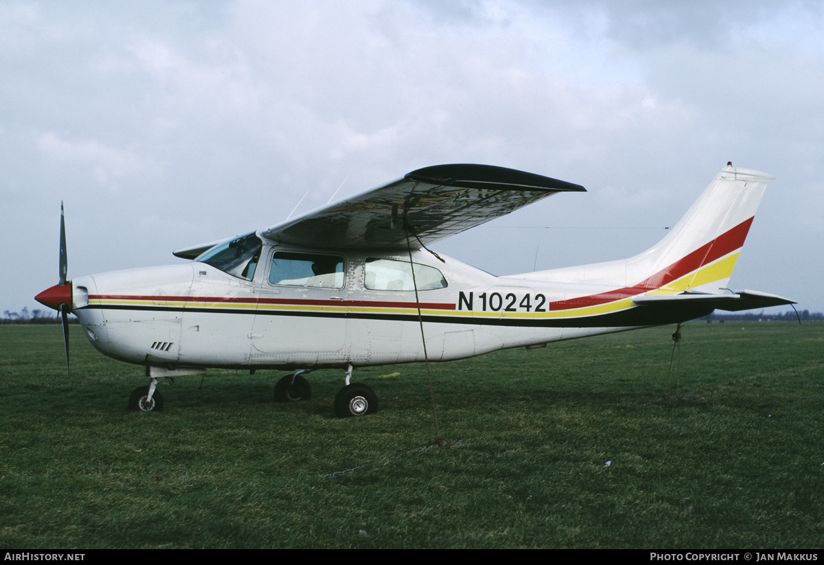 Aircraft Photo of N10242 | Cessna 210L Centurion | AirHistory.net #795597