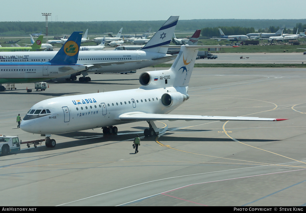 Aircraft Photo of RA-42380 | Yakovlev Yak-42D | Izhavia | AirHistory.net #795806