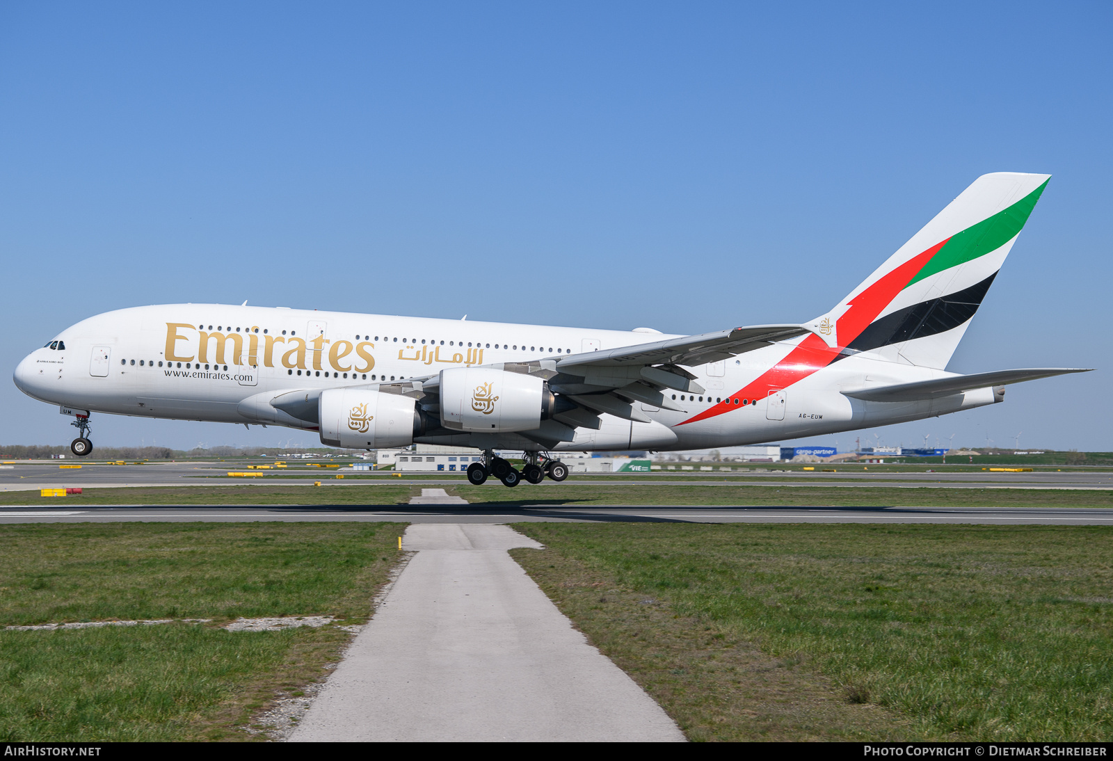 Aircraft Photo of A6-EUM | Airbus A380-861 | Emirates | AirHistory.net #796245