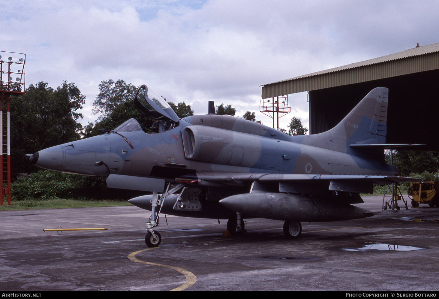 Aircraft Photo of TT-0432 / 150003 | Douglas A-4E Skyhawk (A4D-5) | Indonesia - Air Force | AirHistory.net #796269
