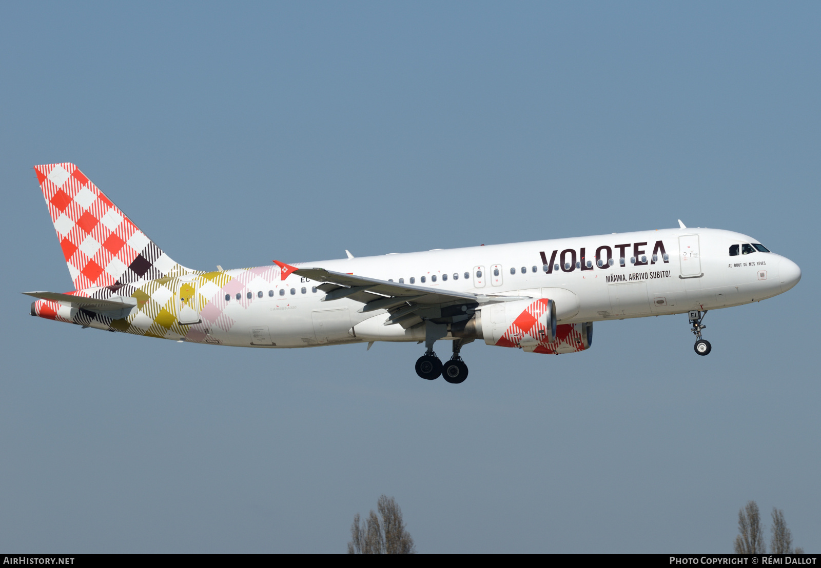 Aircraft Photo of EC-OEI | Airbus A320-214 | Volotea | AirHistory.net #796329