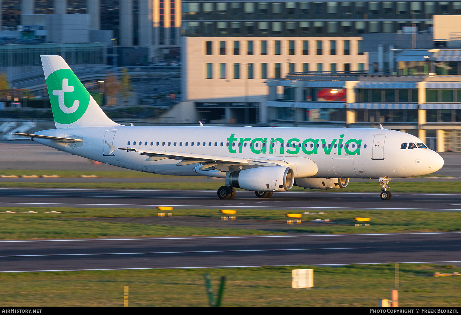 Aircraft Photo of LY-MLK | Airbus A320-232 | Transavia | AirHistory.net #796426