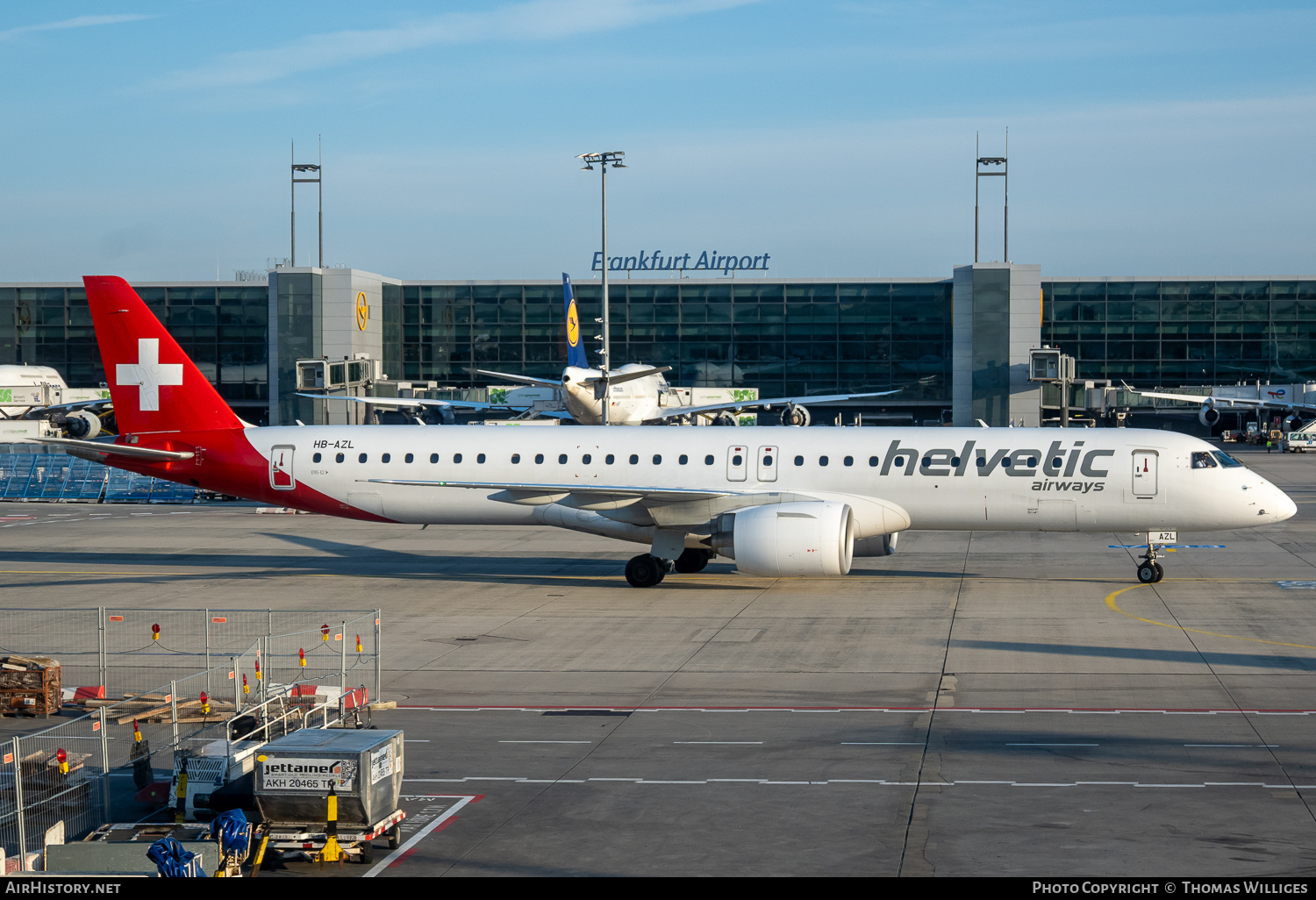 Aircraft Photo of HB-AZL | Embraer 195-E2 (ERJ-190-400) | Helvetic Airways | AirHistory.net #796474