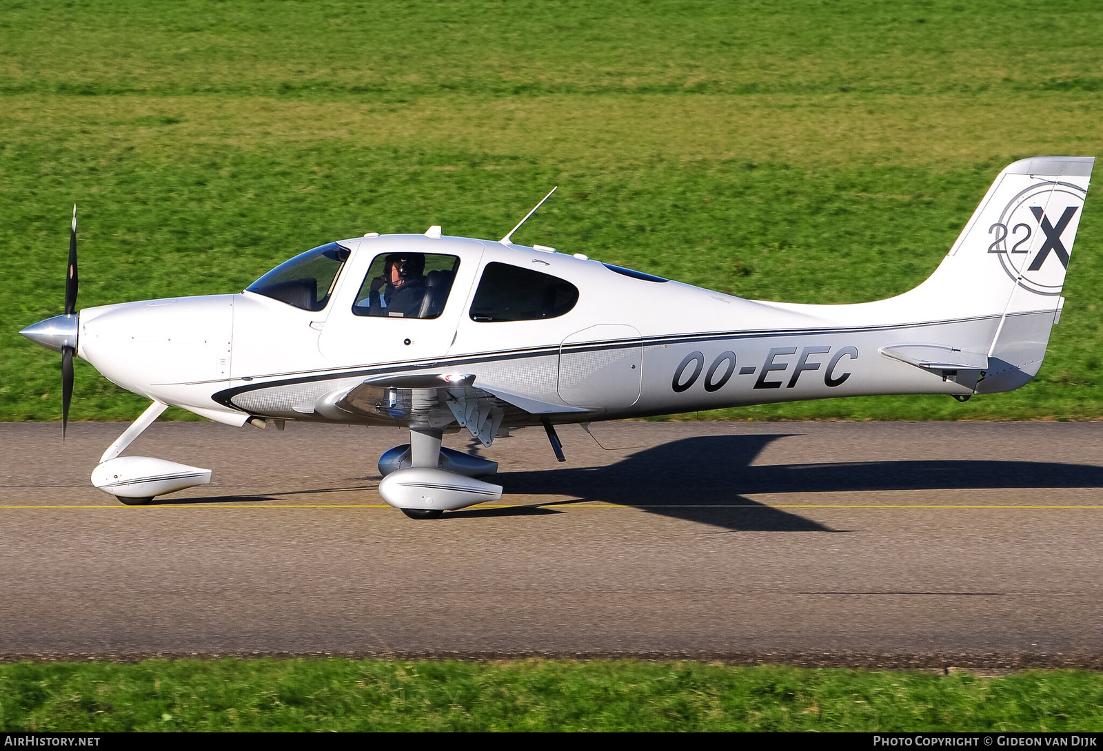 Aircraft Photo of OO-EFC | Cirrus SR-22 G3-X | AirHistory.net #796488