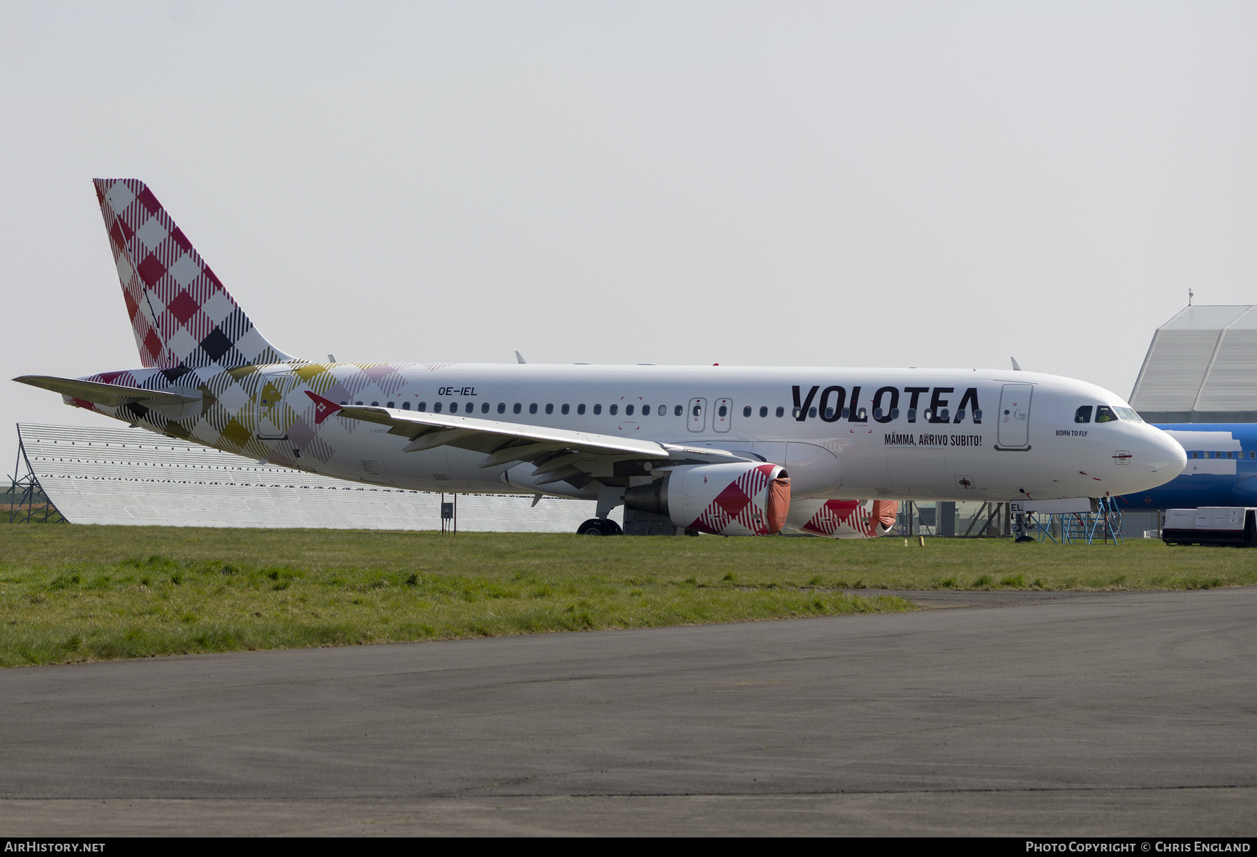 Aircraft Photo of EC-OOC / OE-IEL | Airbus A320-214 | Volotea | AirHistory.net #796568