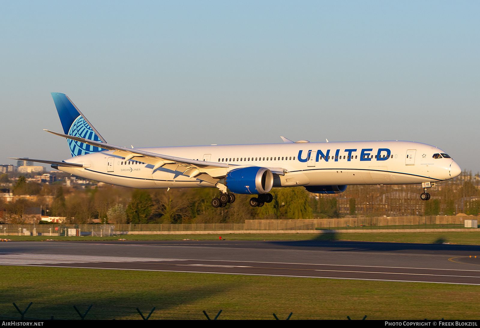 Aircraft Photo of N14016 | Boeing 787-10 Dreamliner | United Airlines | AirHistory.net #796845