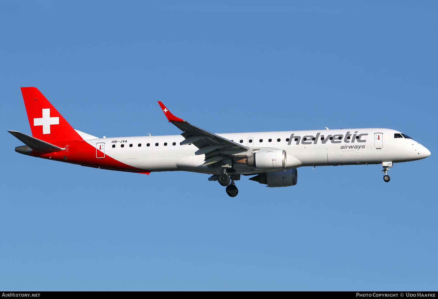 Aircraft Photo of HB-JVA | Embraer 195AR (ERJ-190-200IGW) | Helvetic Airways | AirHistory.net #796971