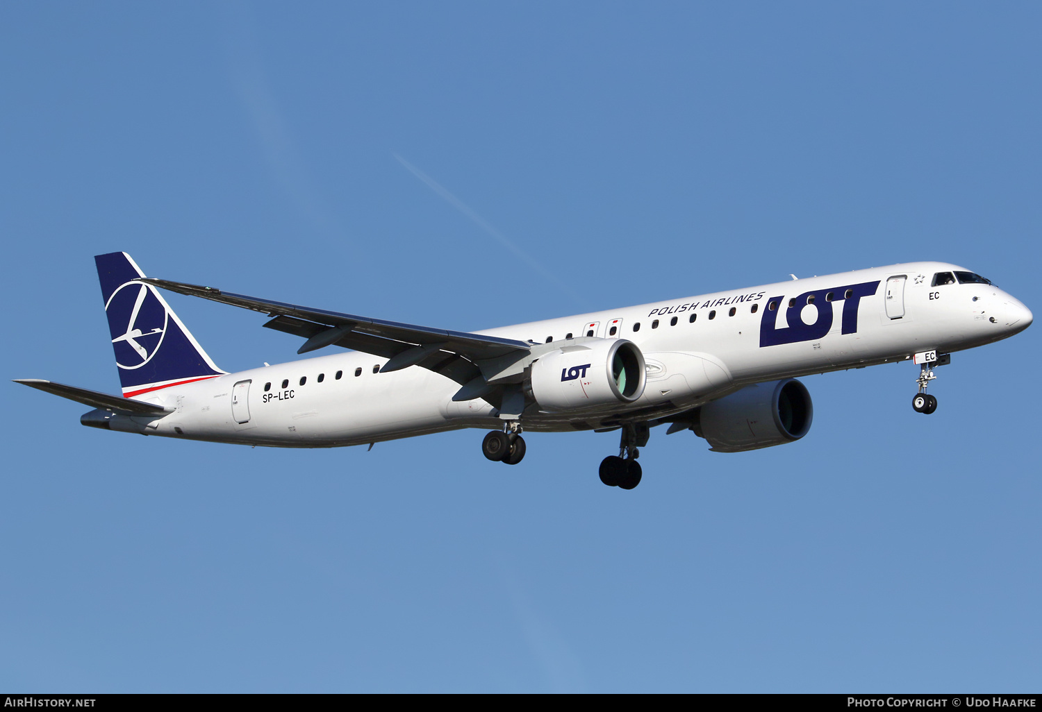 Aircraft Photo of SP-LEC | Embraer 195-E2 (ERJ-190-400 STD) | LOT Polish Airlines - Polskie Linie Lotnicze | AirHistory.net #796973