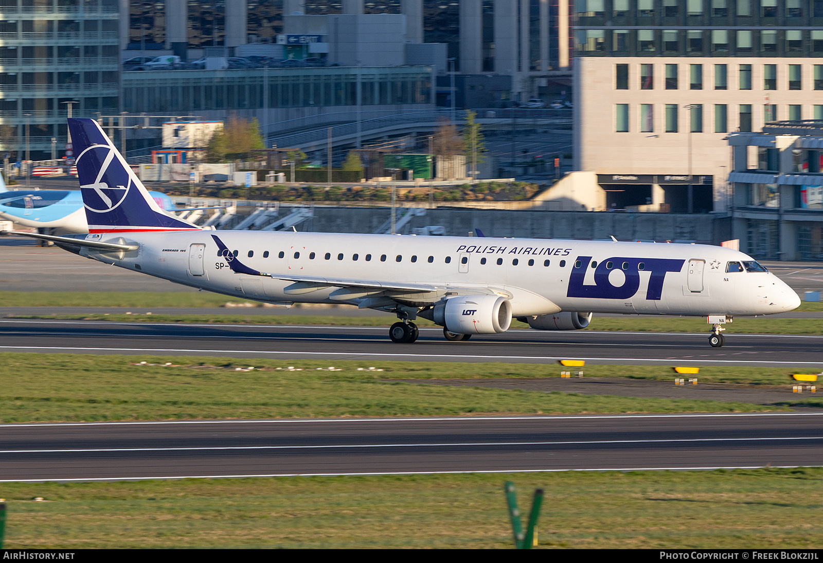 Aircraft Photo of SP-LNA | Embraer 195LR (ERJ-190-200LR) | LOT Polish Airlines - Polskie Linie Lotnicze | AirHistory.net #797070