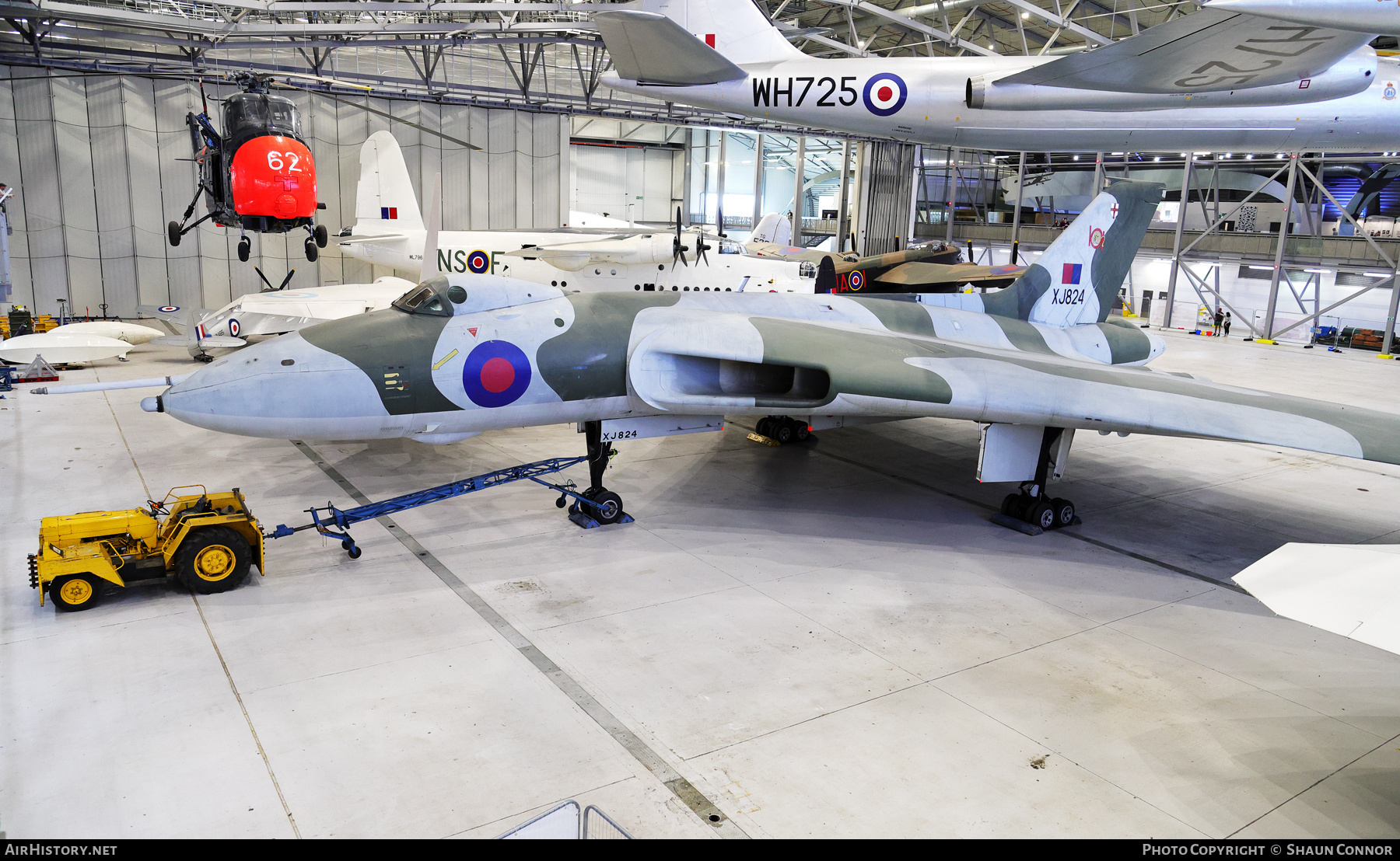 Aircraft Photo of XJ824 | Avro 698 Vulcan B.2 | UK - Air Force | AirHistory.net #797383
