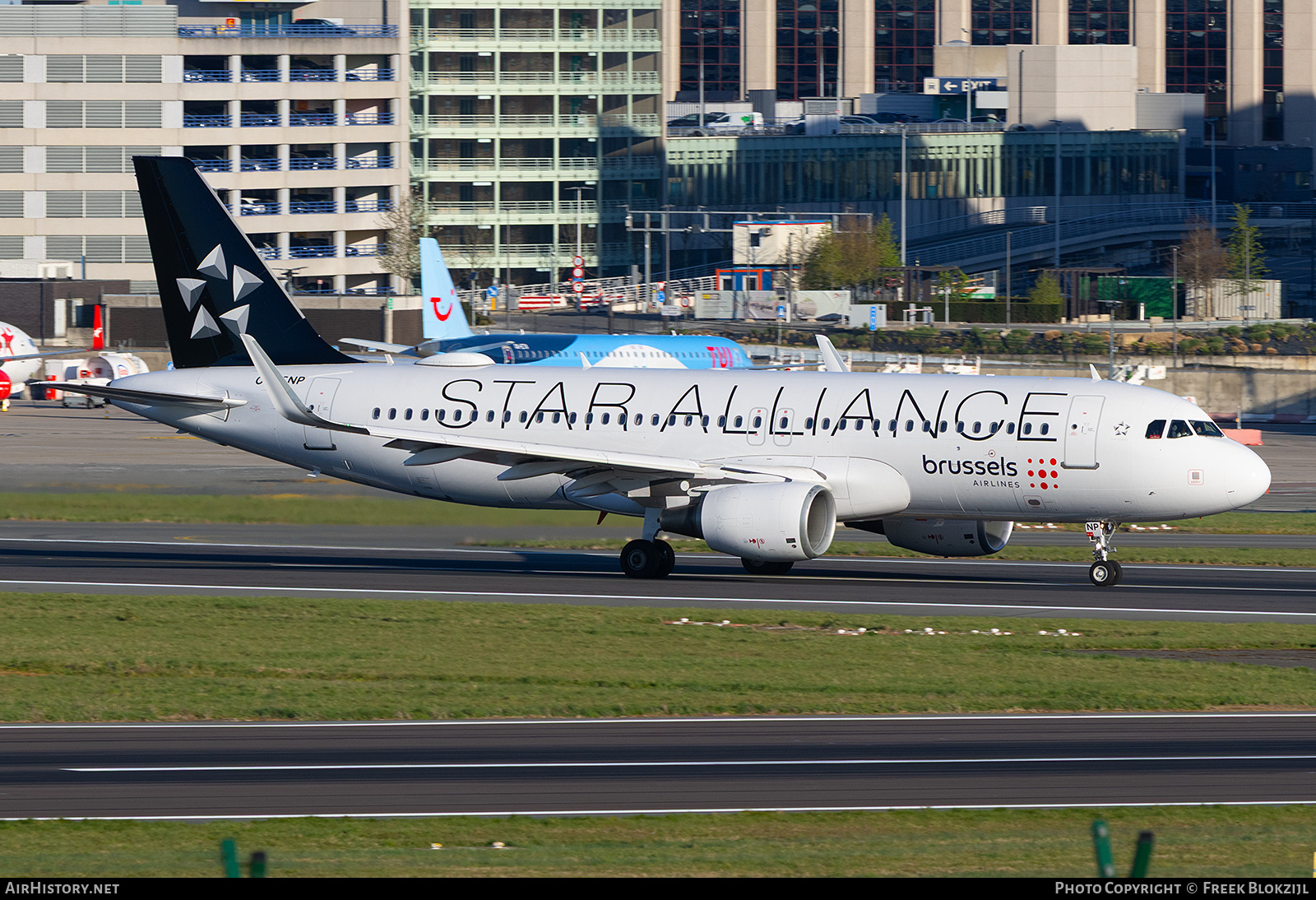 Aircraft Photo of OO-SNP | Airbus A320-214 | Brussels Airlines | AirHistory.net #797392