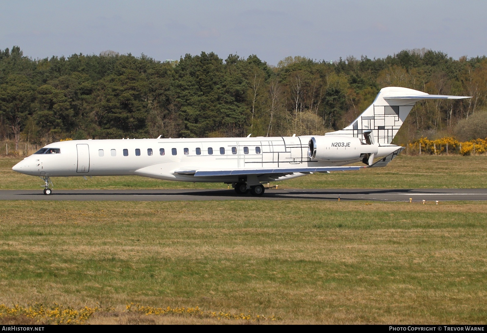 Aircraft Photo of N203JE | Bombardier Global 7500 (BD-700-2A12) | Jet Charter | AirHistory.net #797453