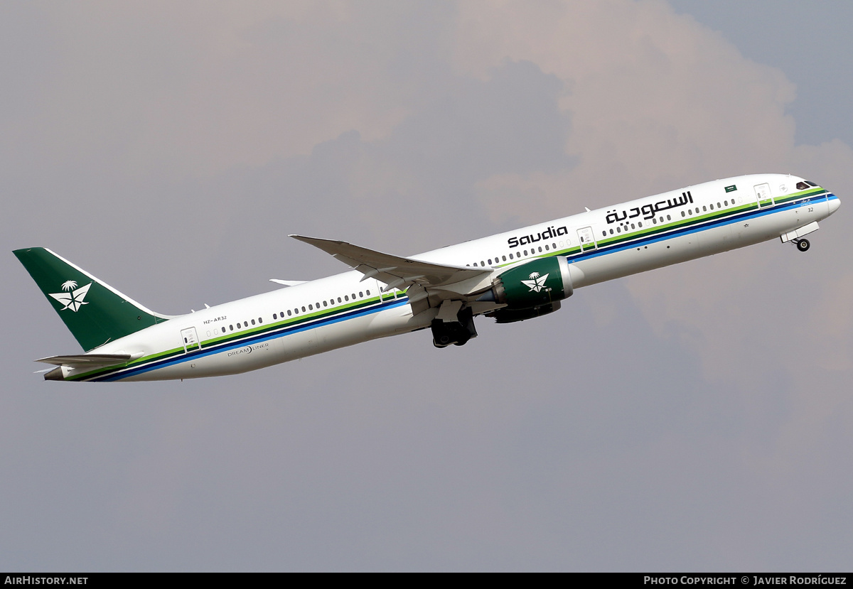 Aircraft Photo of HZ-AR32 | Boeing 787-10 Dreamliner | Saudia - Saudi Arabian Airlines | AirHistory.net #797613