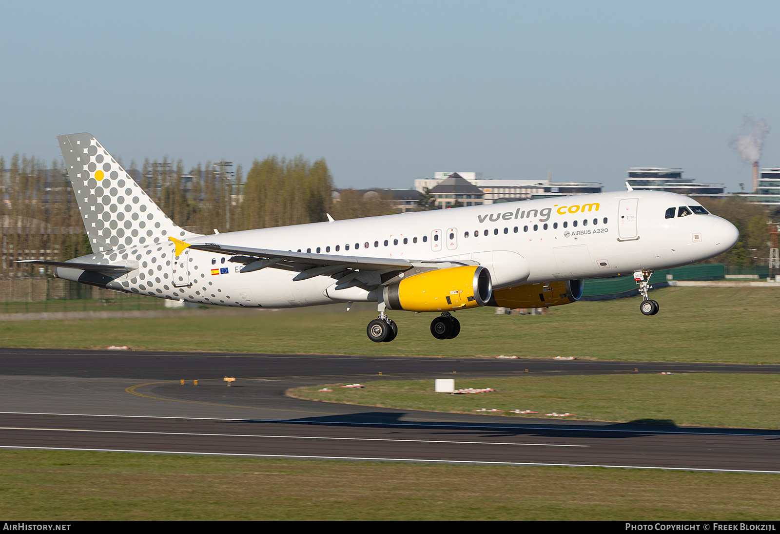 Aircraft Photo of EC-OGD | Airbus A320-232 | Vueling Airlines | AirHistory.net #797759