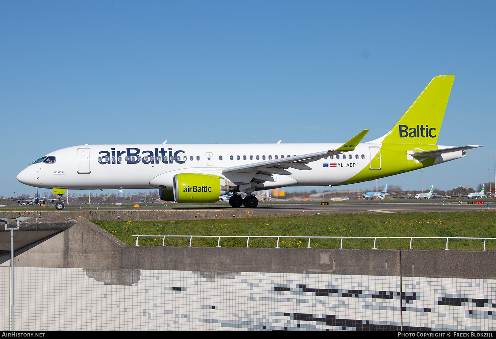 Aircraft Photo of YL-ABP | Airbus A220-371 (BD-500-1A11) | AirBaltic | AirHistory.net #797929