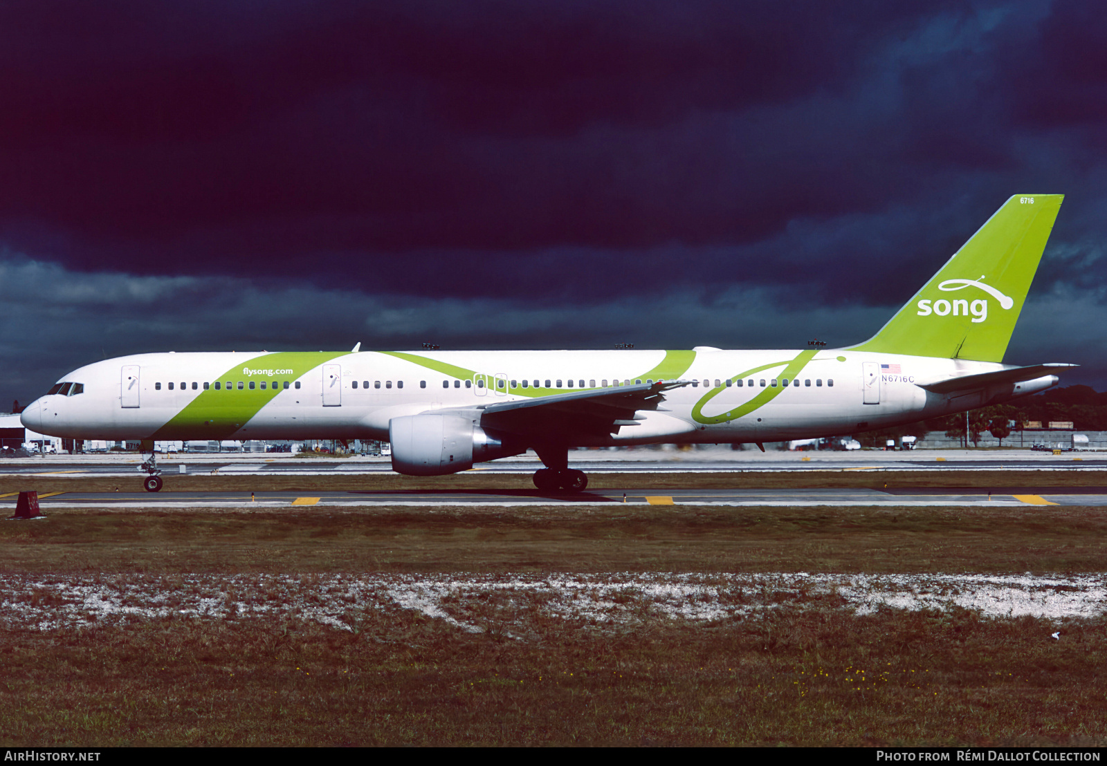 Aircraft Photo of N6716C | Boeing 757-232 | Song | AirHistory.net #798609