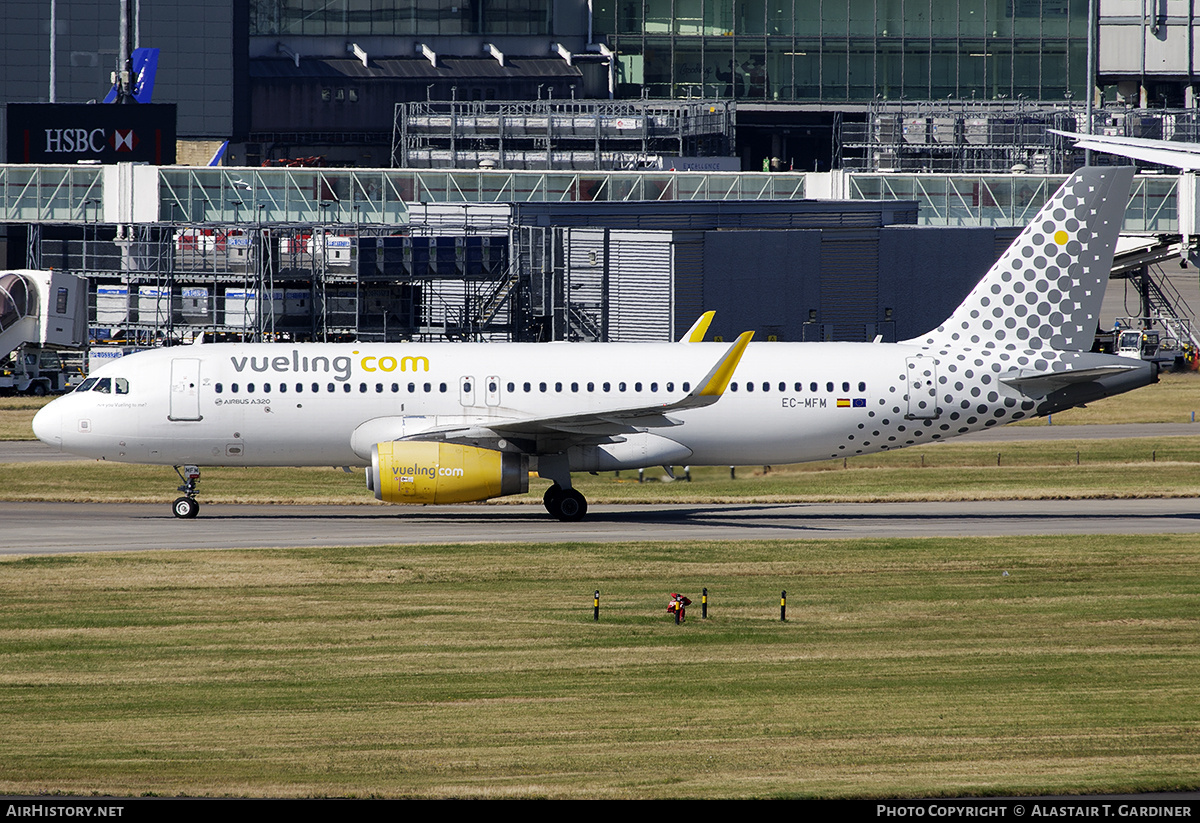 Aircraft Photo of EC-MFM | Airbus A320-232 | Vueling Airlines | AirHistory.net #798694