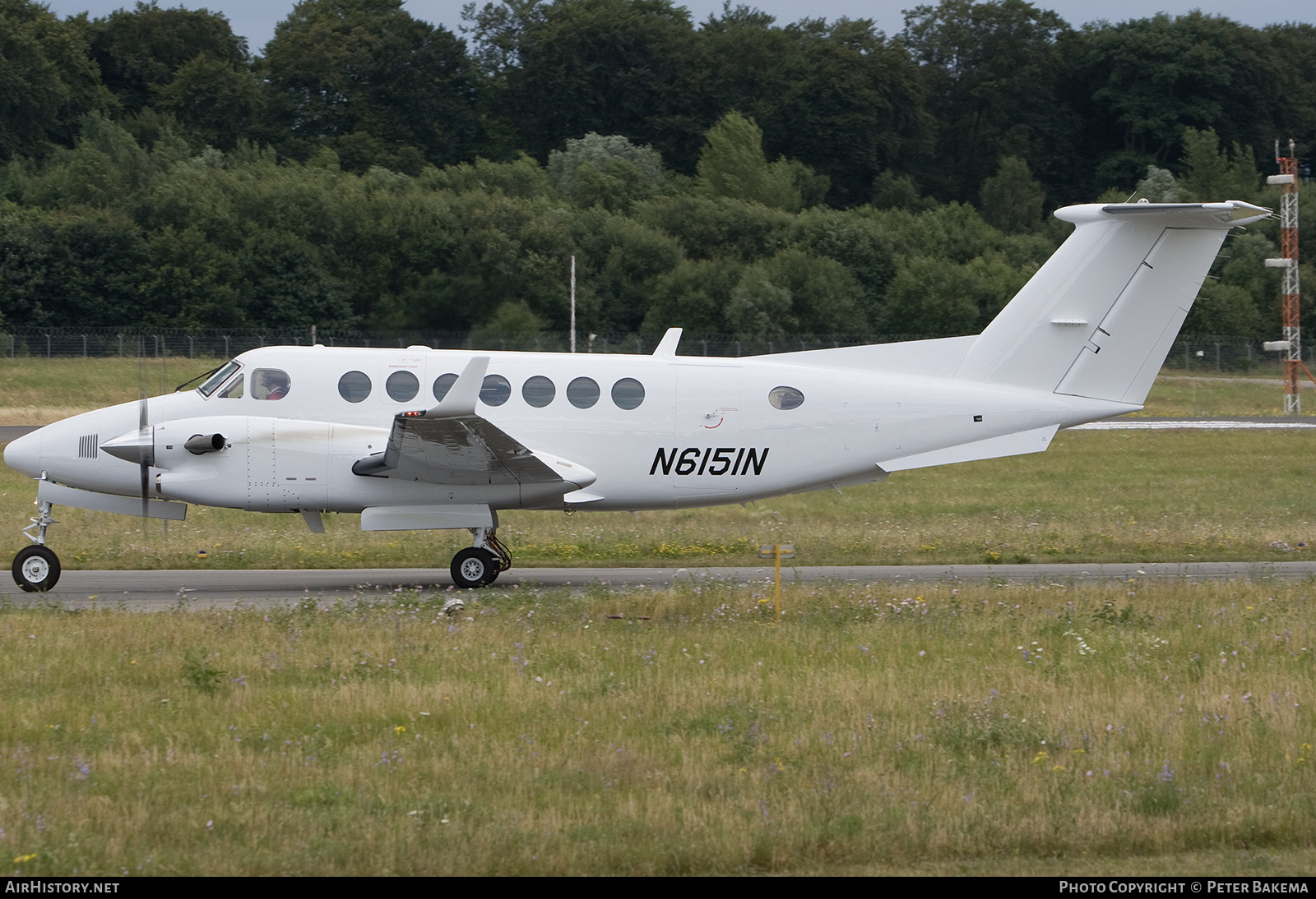 Aircraft Photo of N6151N | Hawker Beechcraft 350 King Air (B300) | AirHistory.net #798904