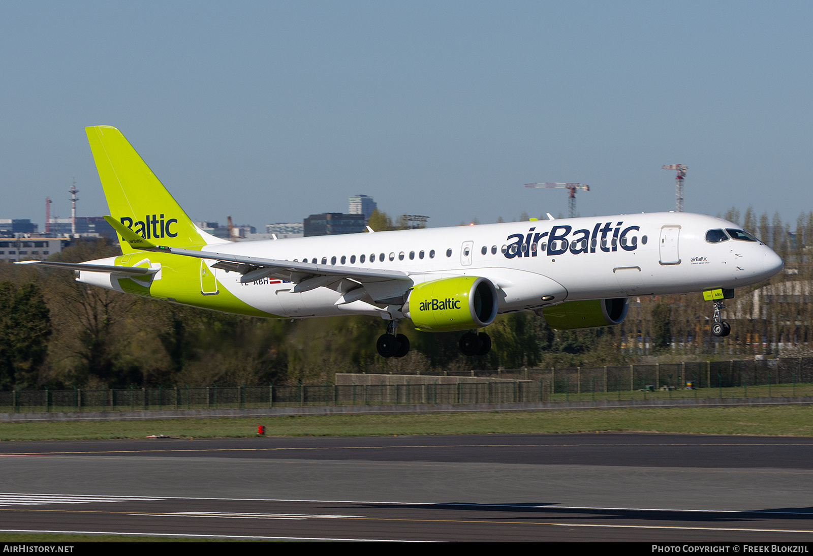 Aircraft Photo of YL-ABH | Airbus A220-371 (BD-500-1A11) | AirBaltic | AirHistory.net #798930