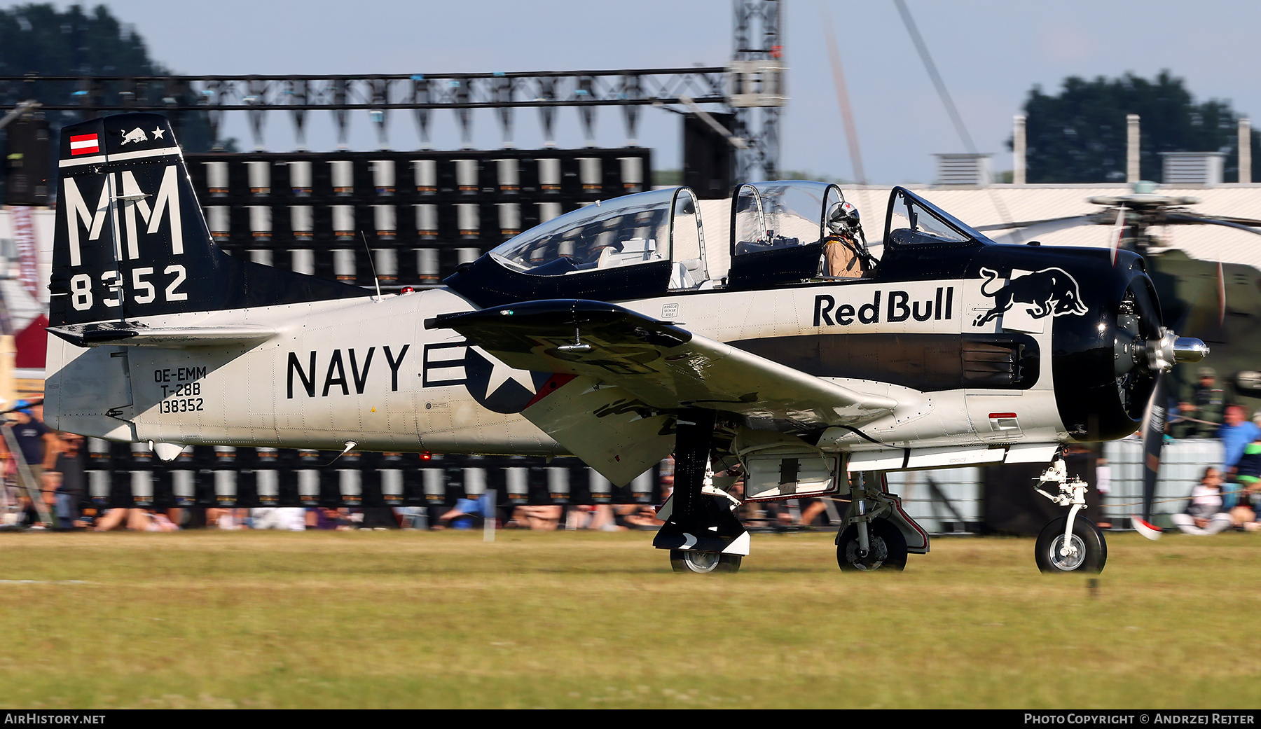 Aircraft Photo of OE-EMM / 138352 | North American T-28B Trojan | Red Bull | USA - Navy | AirHistory.net #799000
