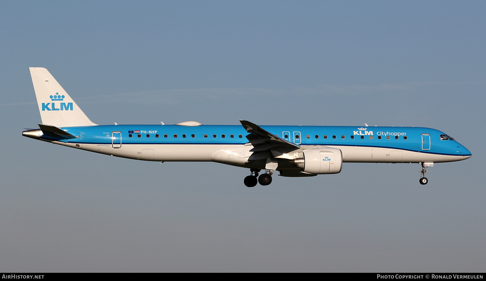 Aircraft Photo of PH-NXP | Embraer 195-E2 (ERJ-190-400) | KLM Cityhopper | AirHistory.net #799204
