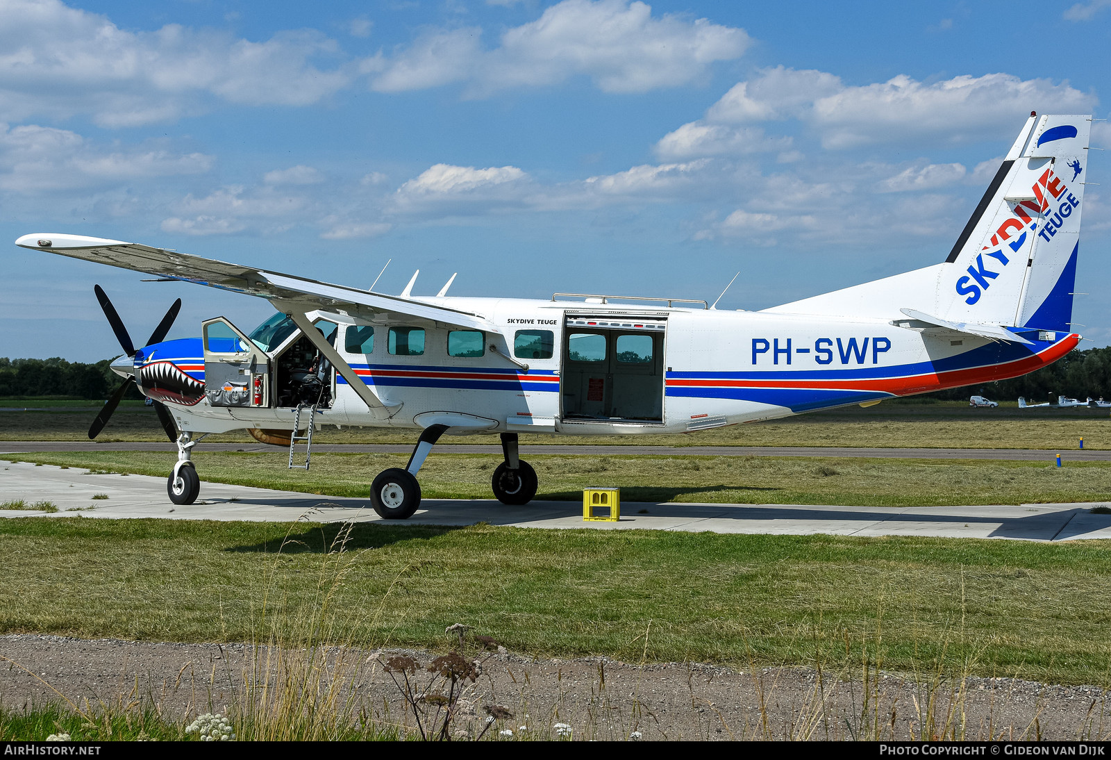 Aircraft Photo of PH-SWP | Cessna 208B Texas Turbine Supervan 900 | Skydive Teuge | AirHistory.net #799357